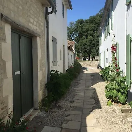 Le Phare Du Bout Du Monde - Logement Proche Du Port La Flotte Buitenkant foto